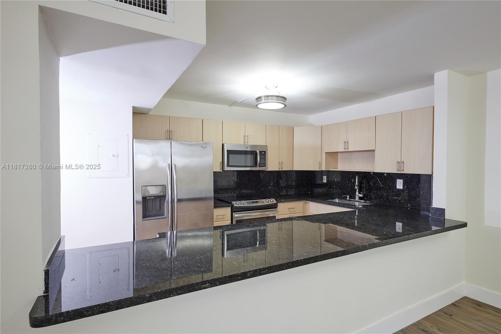 5845 Collins Ave 304
