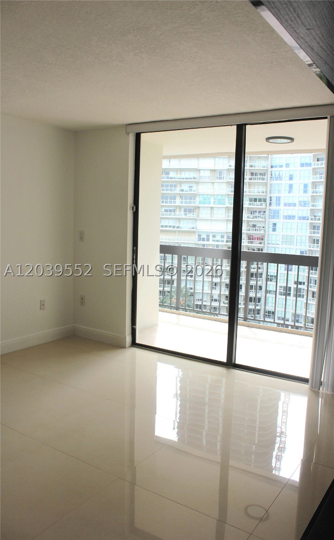 2333 Brickell Ave 1004