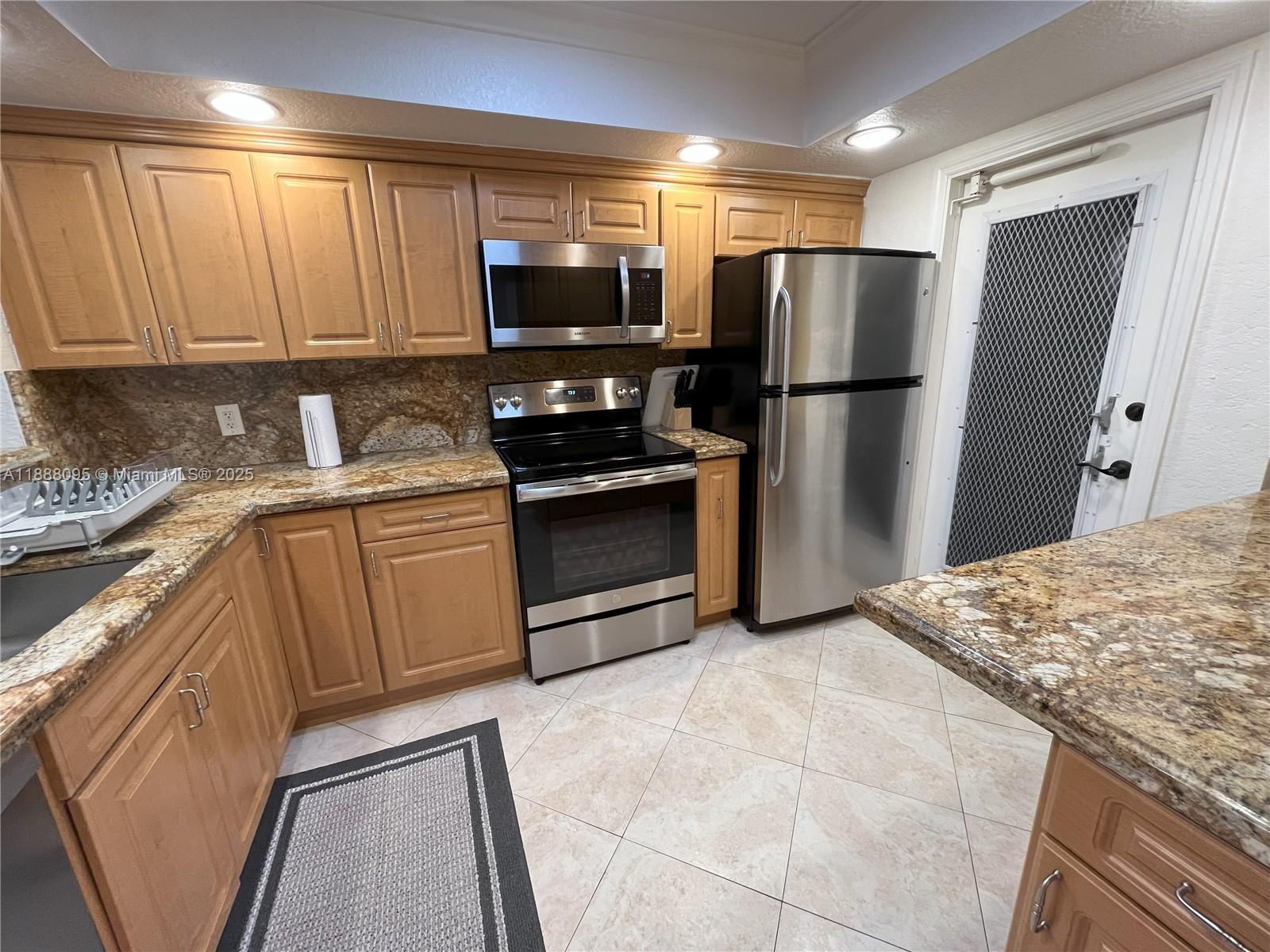 NO 50 PALM-AIRE COUNTRY C - Residential Lease