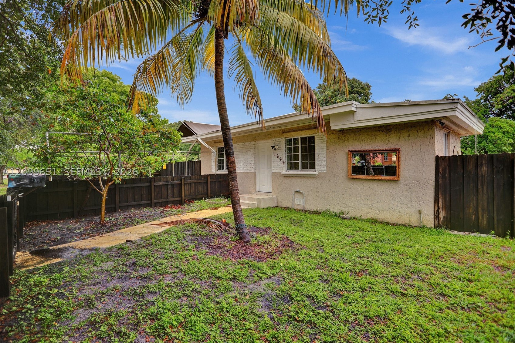 1699 NE 157th Ter