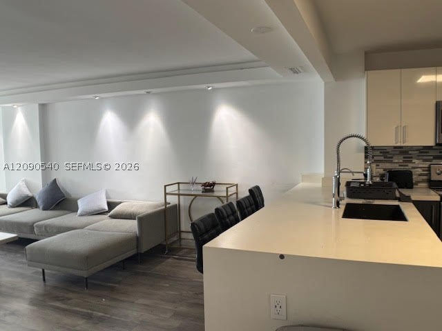 6450 Collins Ave 609