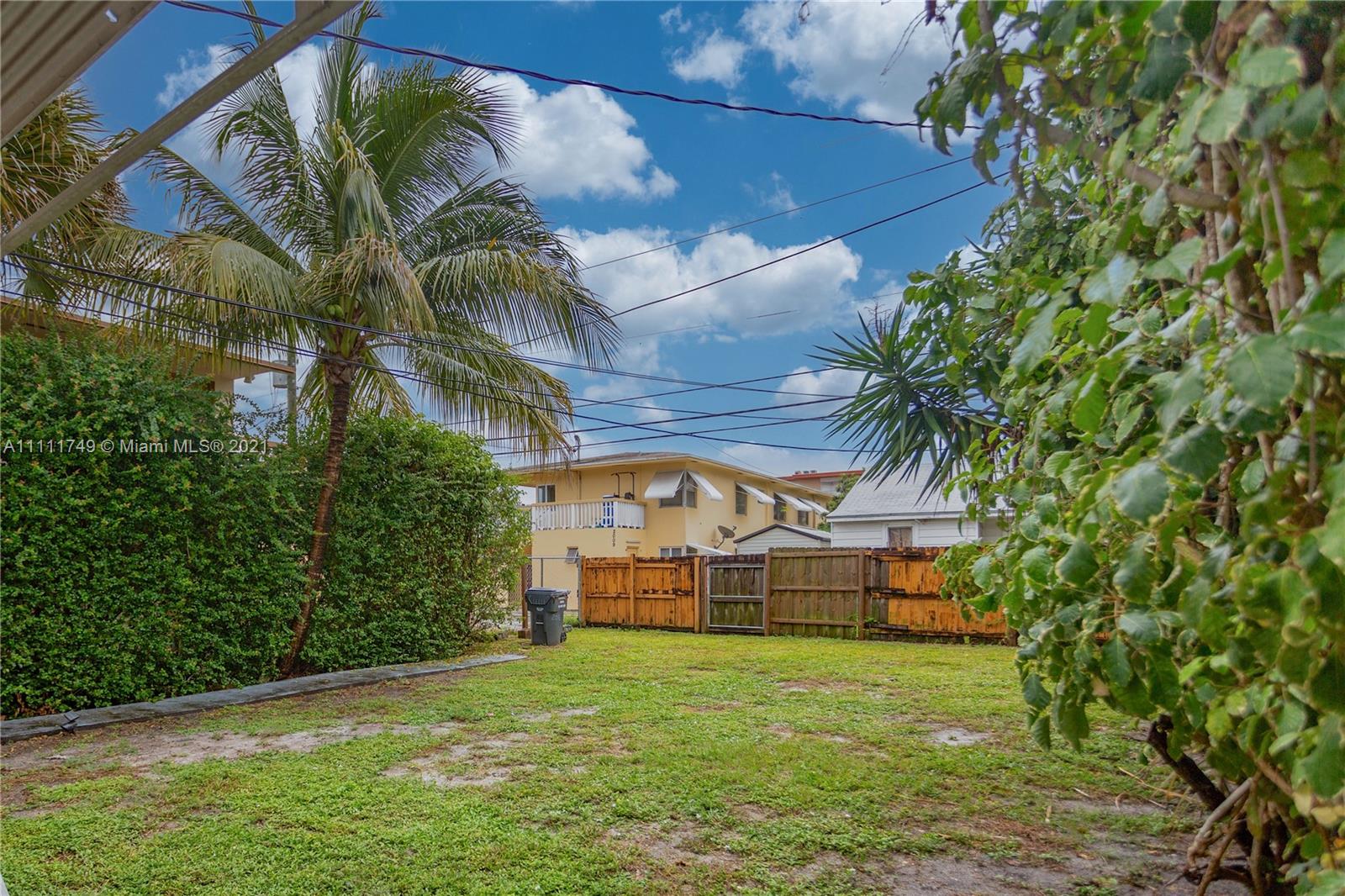 HOLLYWOOD - Residential Income