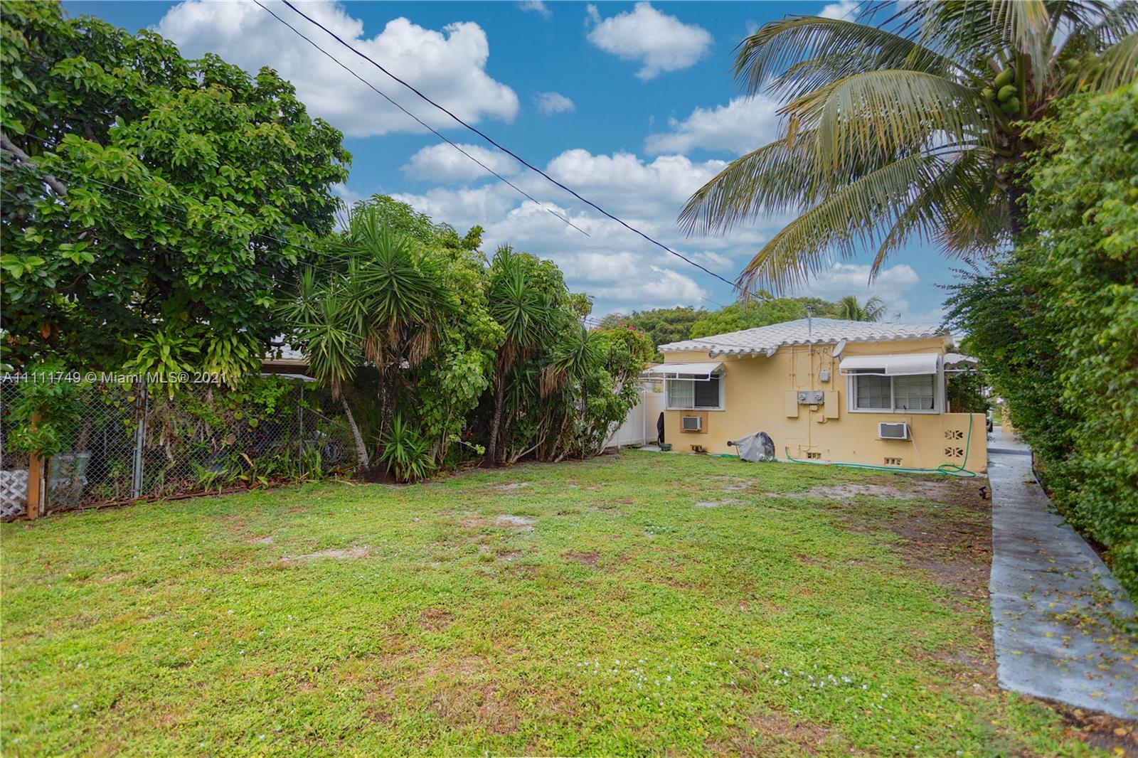 HOLLYWOOD - Residential Income