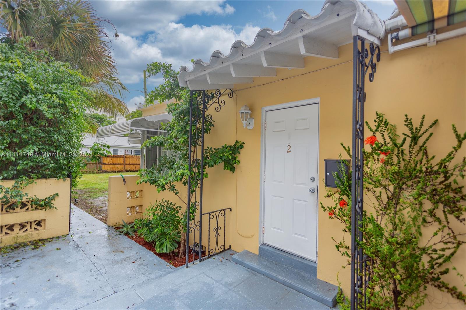 HOLLYWOOD - Residential Income