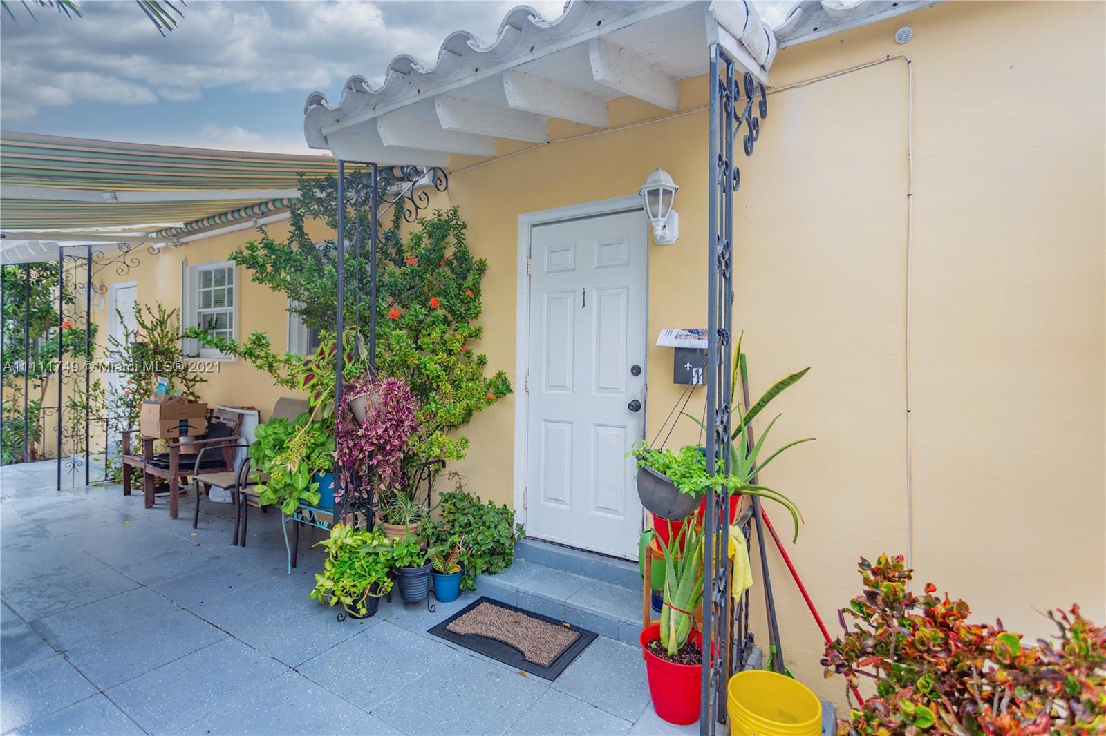 HOLLYWOOD - Residential Income