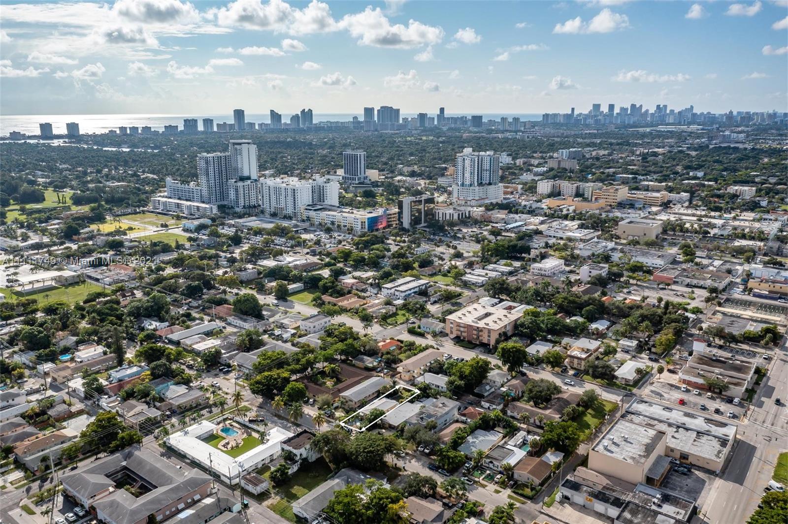 HOLLYWOOD - Residential Income