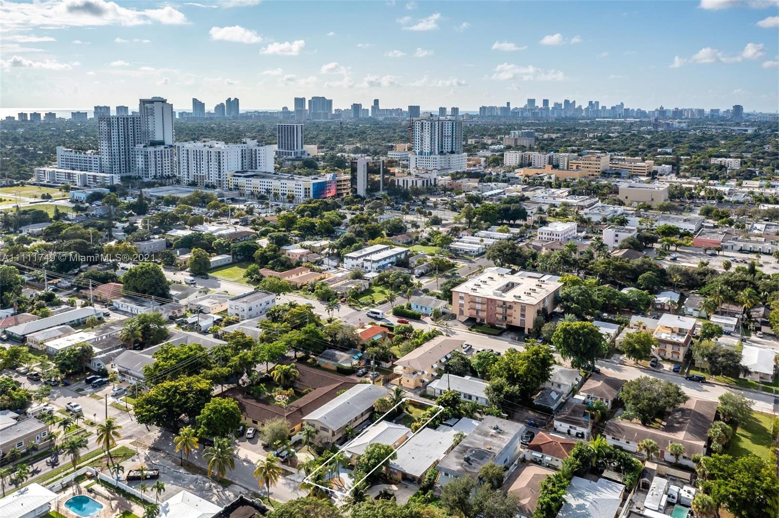 HOLLYWOOD - Residential Income