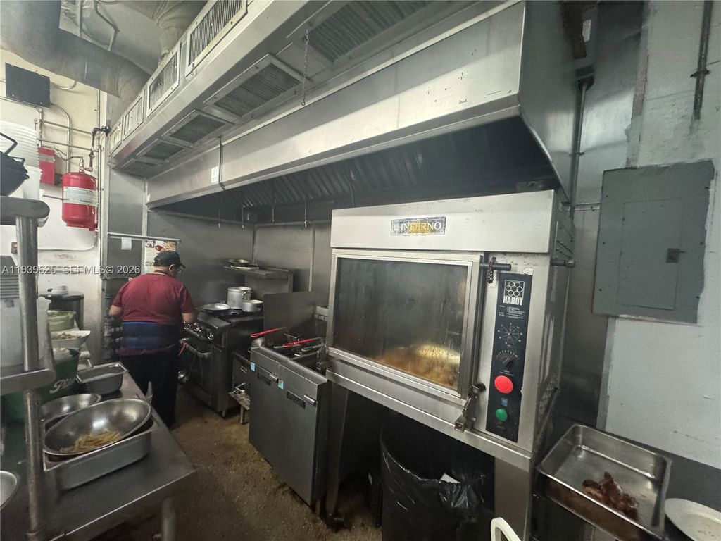 Photo of 1936 Hollywood Blvd, Hollywood, FL 33020 (MLS # A11939625)