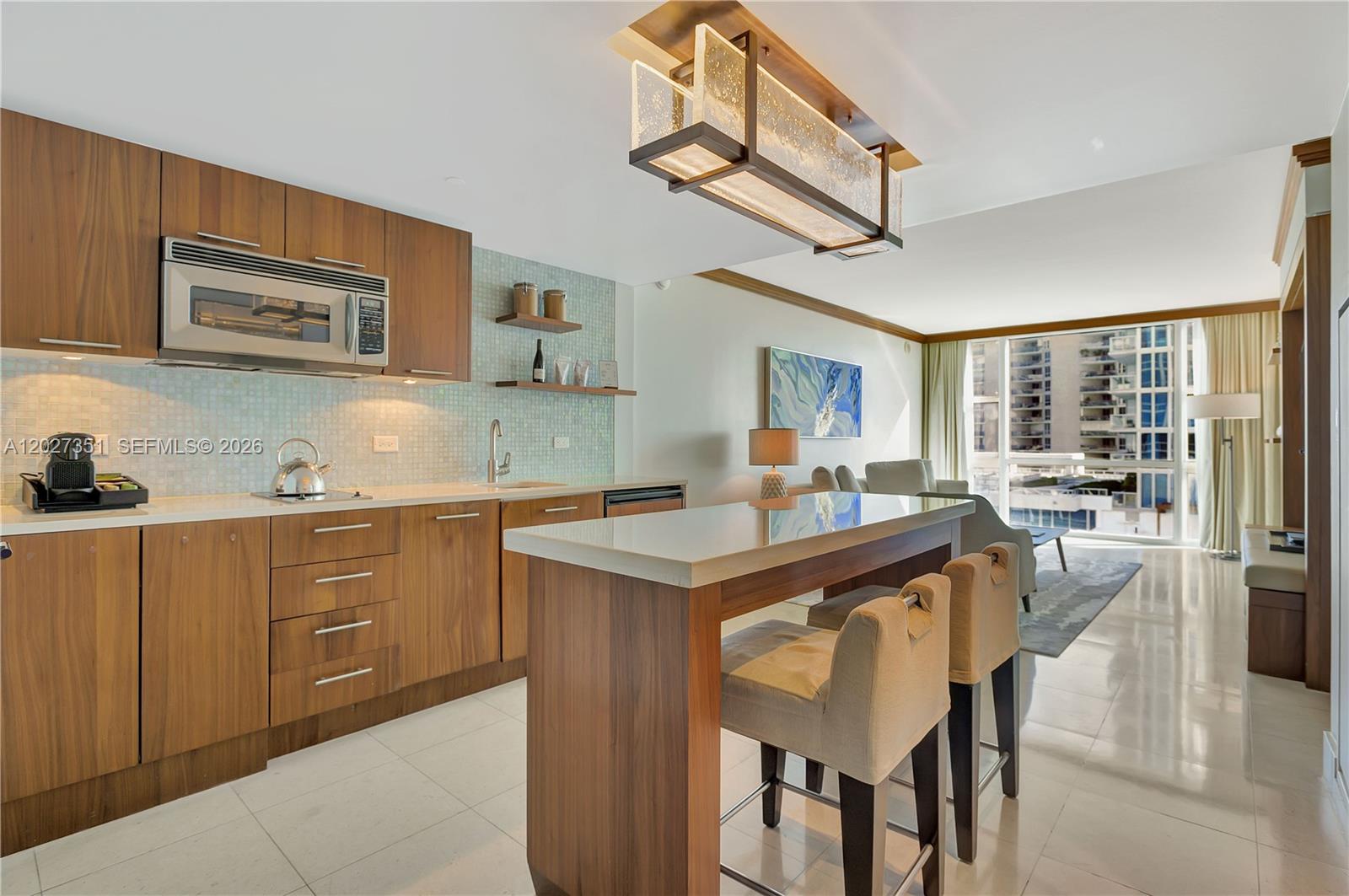 6801 Collins Ave 806