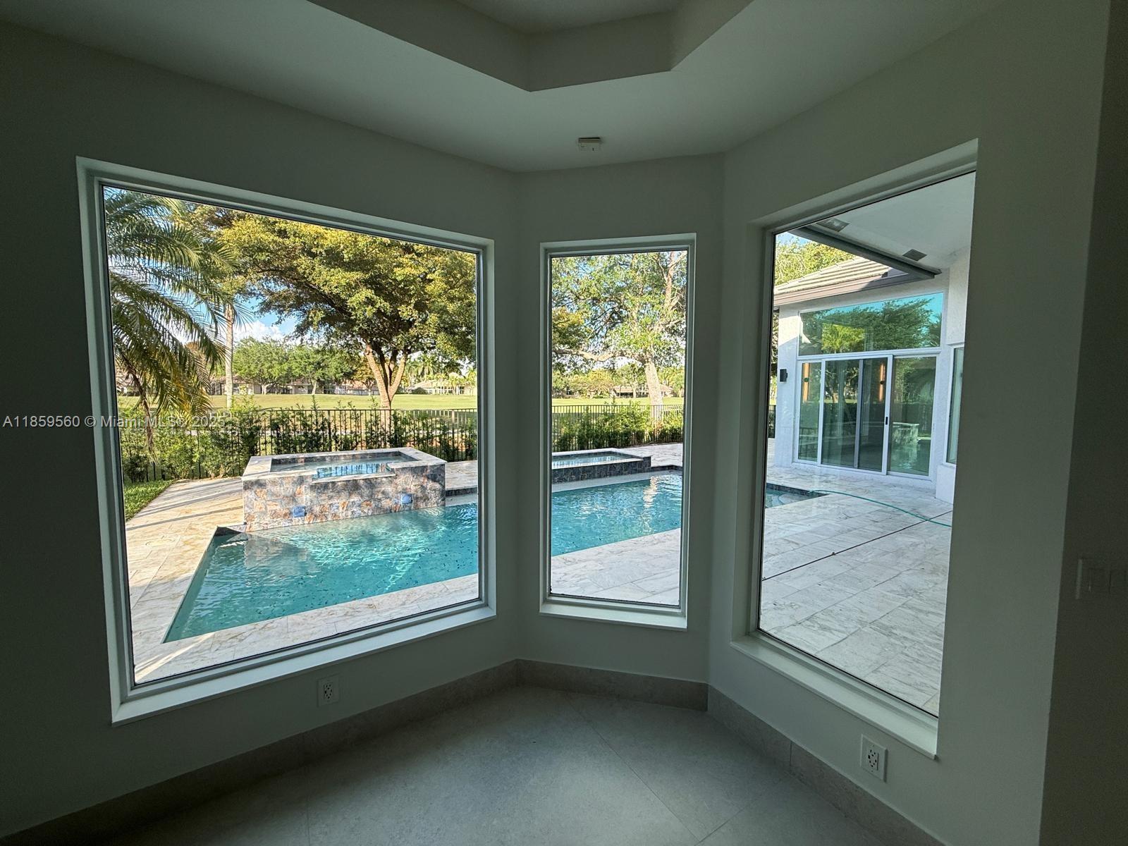 2523 Montclaire Cir