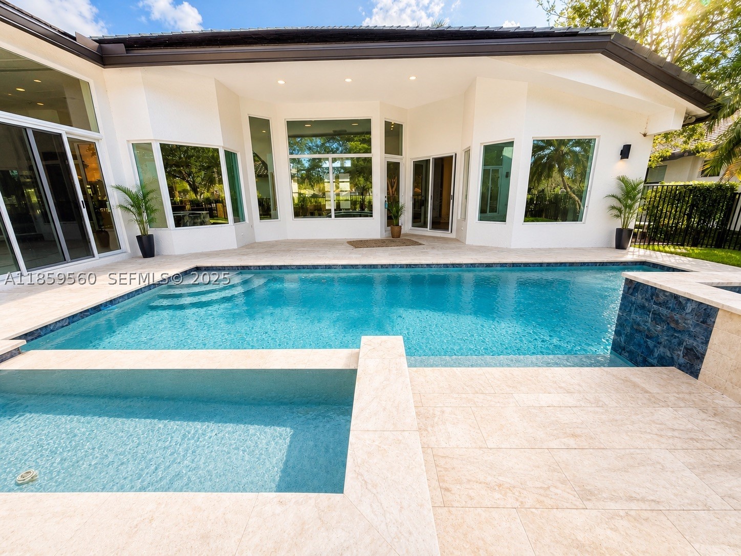 2523 Montclaire Cir