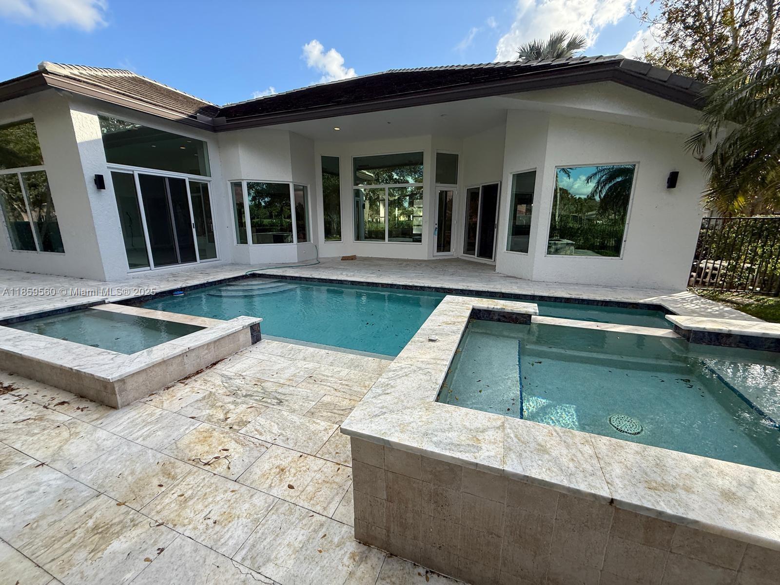 2523 Montclaire Cir