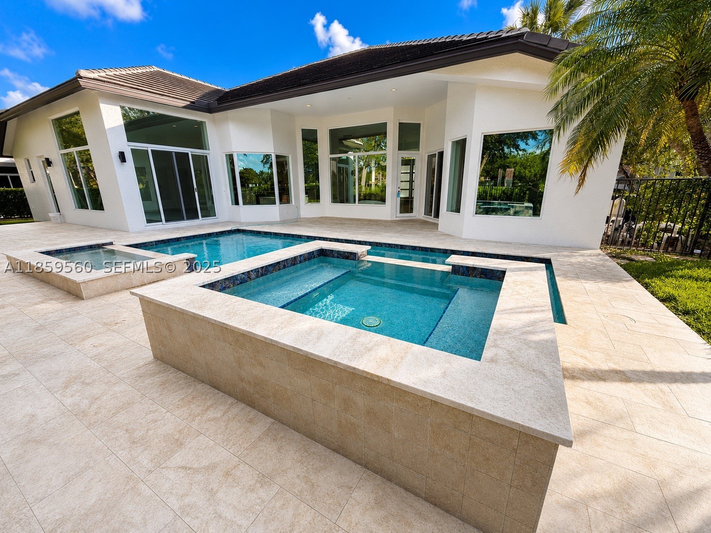 2523 Montclaire Cir