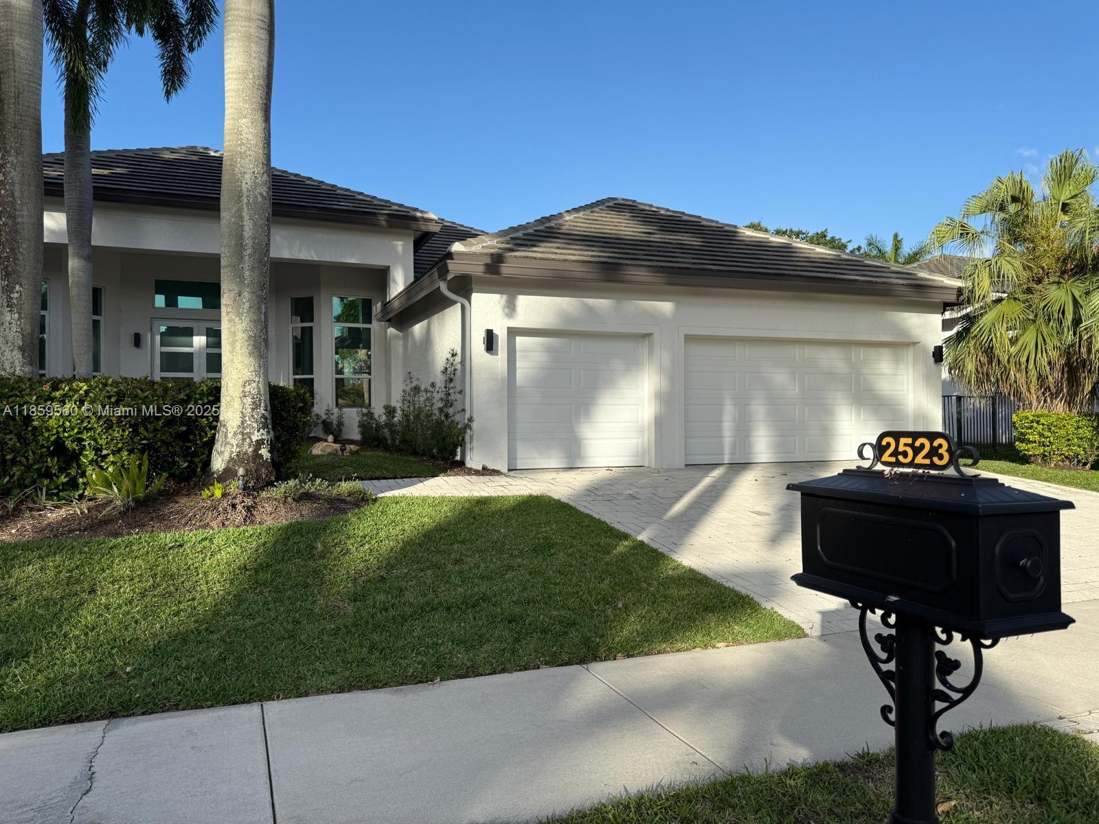 2523 Montclaire Cir