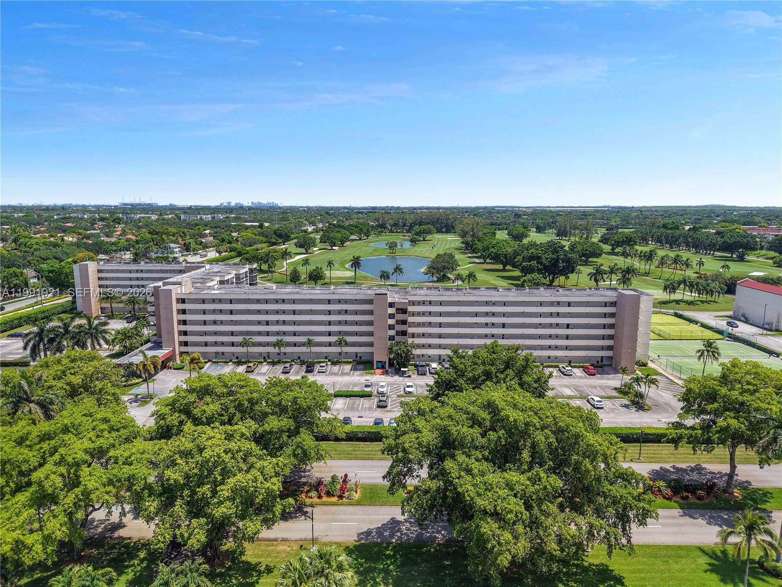 HOLLYBROOK GOLF AND - Residential