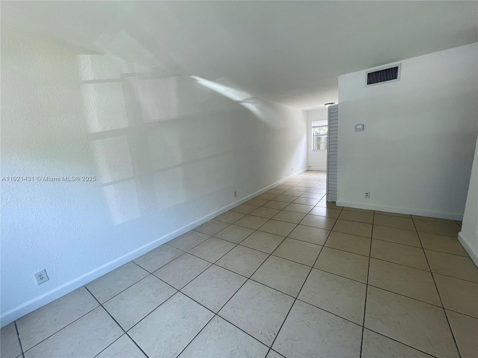 TOWNHOUSES OF PLANTATION - Residential