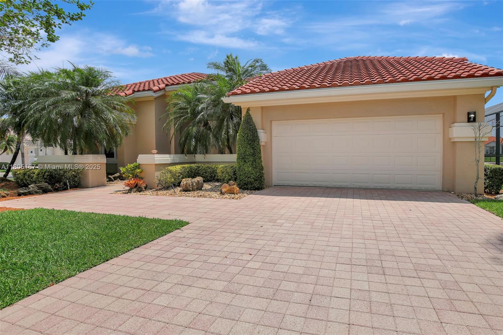 2651 Oakmont