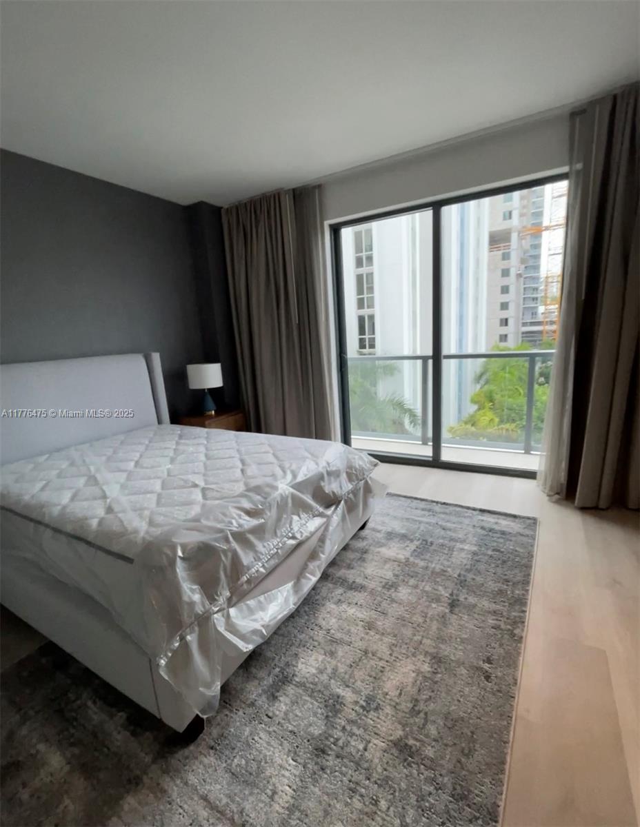 239 SW 9th St 405