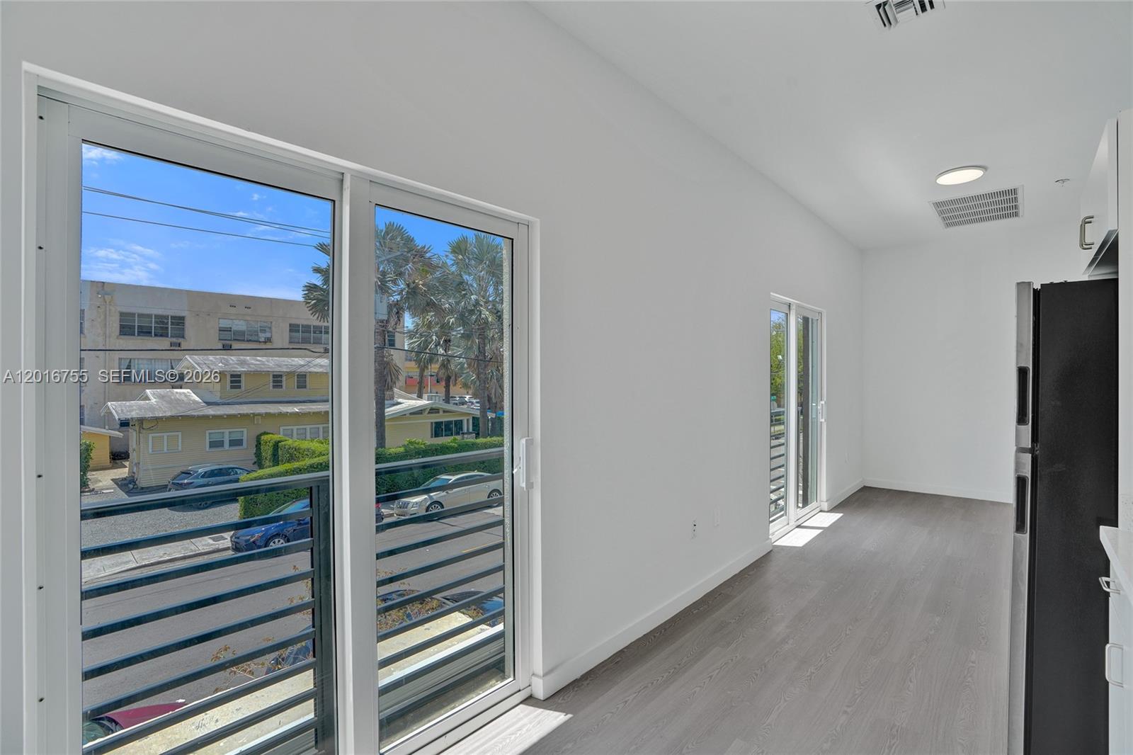 LAWRENCE ESTATES LAND COS - Residential Lease