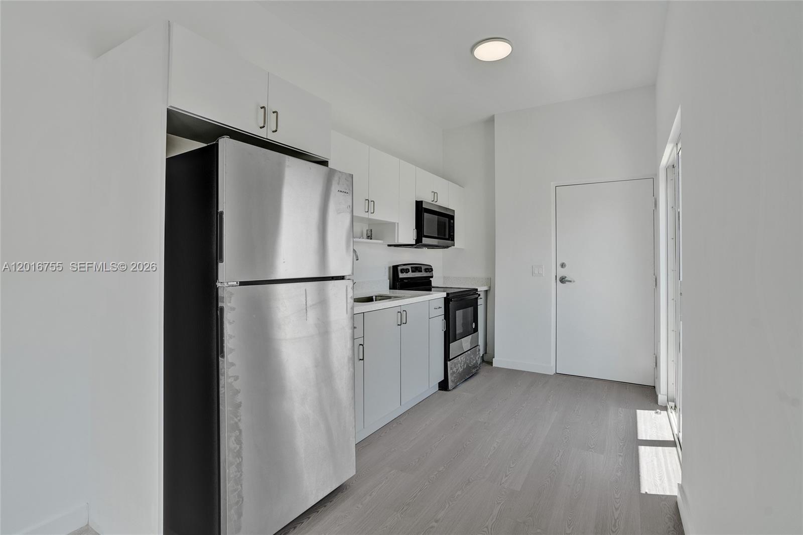 LAWRENCE ESTATES LAND COS - Residential Lease