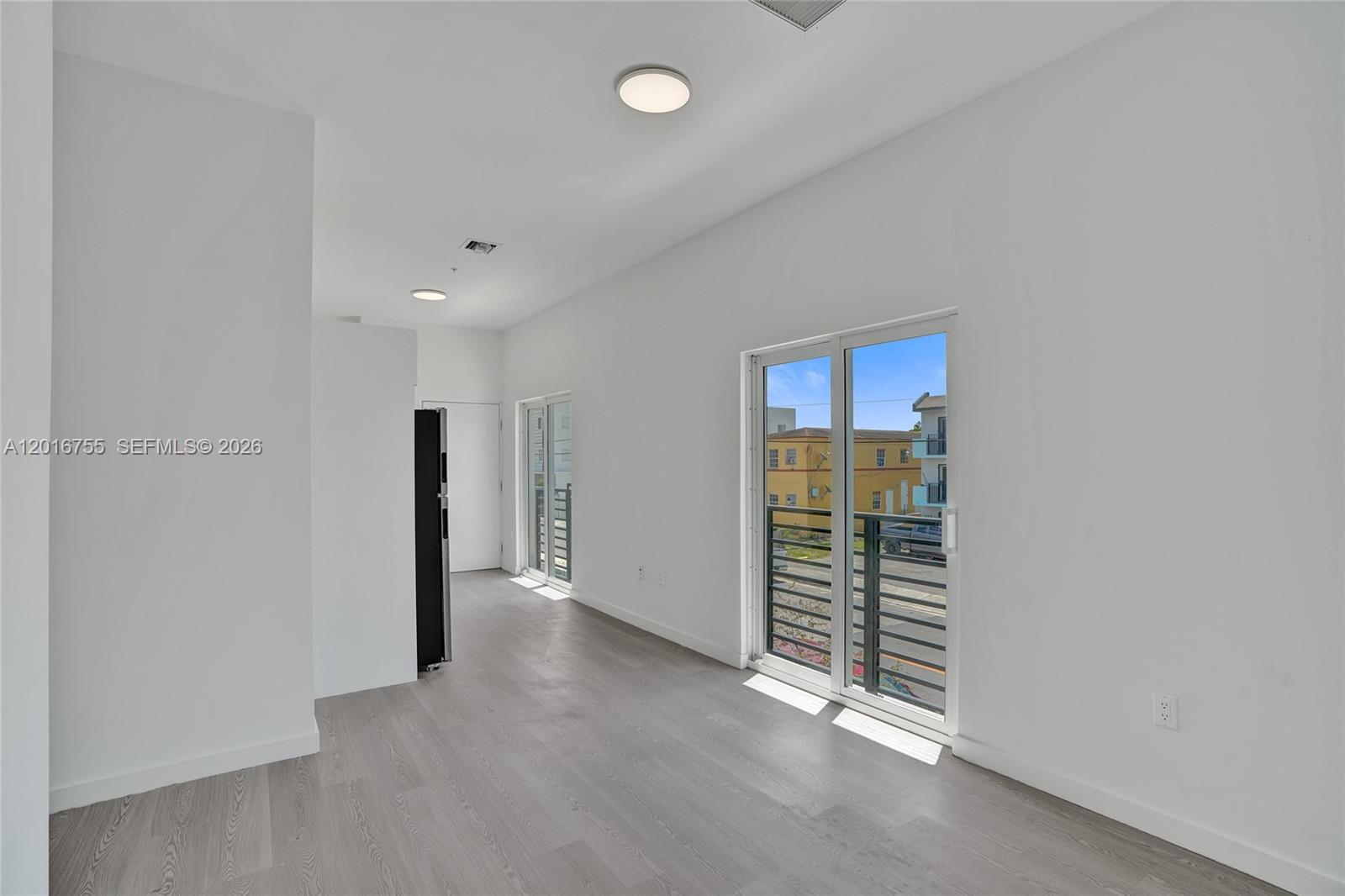 LAWRENCE ESTATES LAND COS - Residential Lease