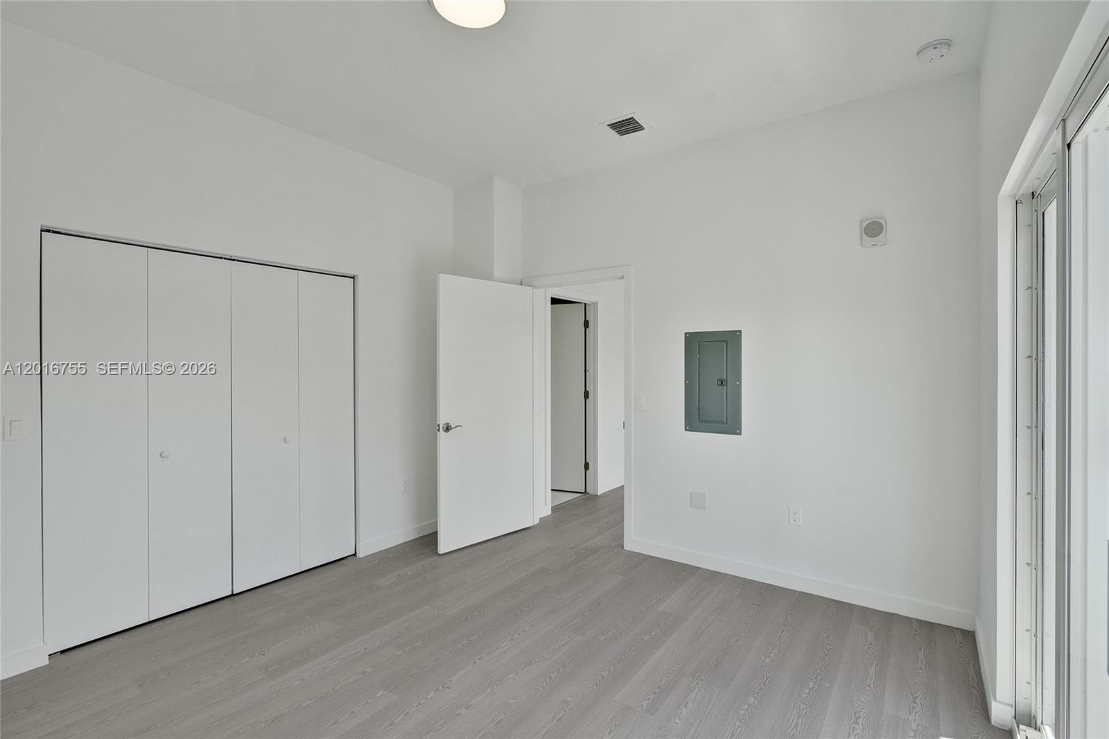 LAWRENCE ESTATES LAND COS - Residential Lease