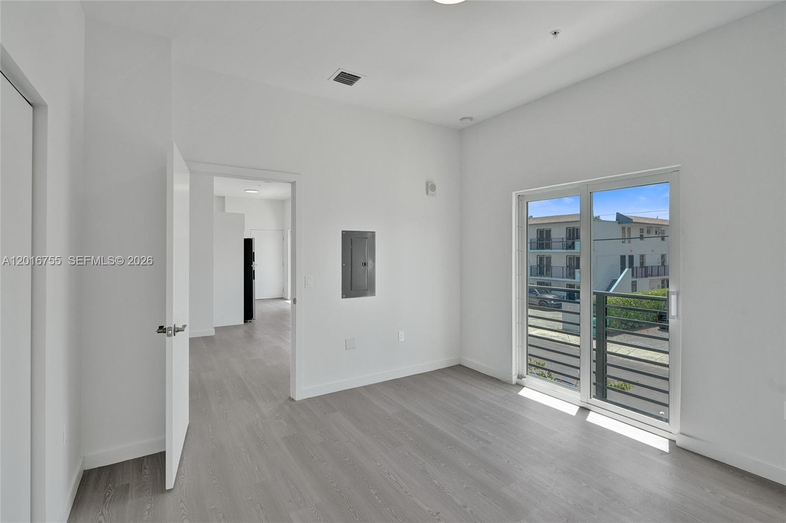 LAWRENCE ESTATES LAND COS - Residential Lease