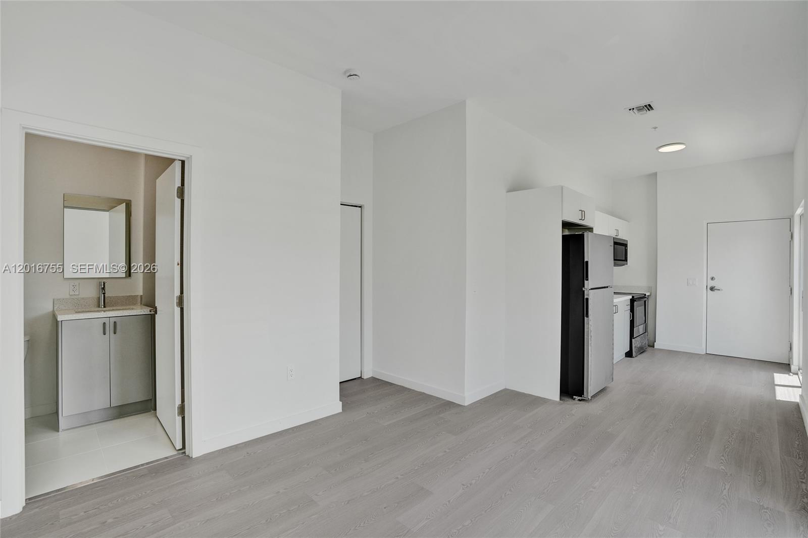 LAWRENCE ESTATES LAND COS - Residential Lease