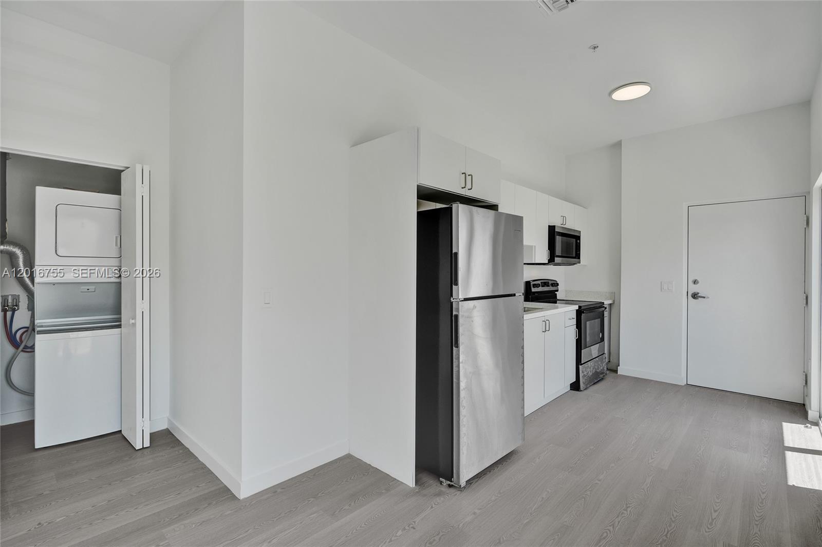 LAWRENCE ESTATES LAND COS - Residential Lease