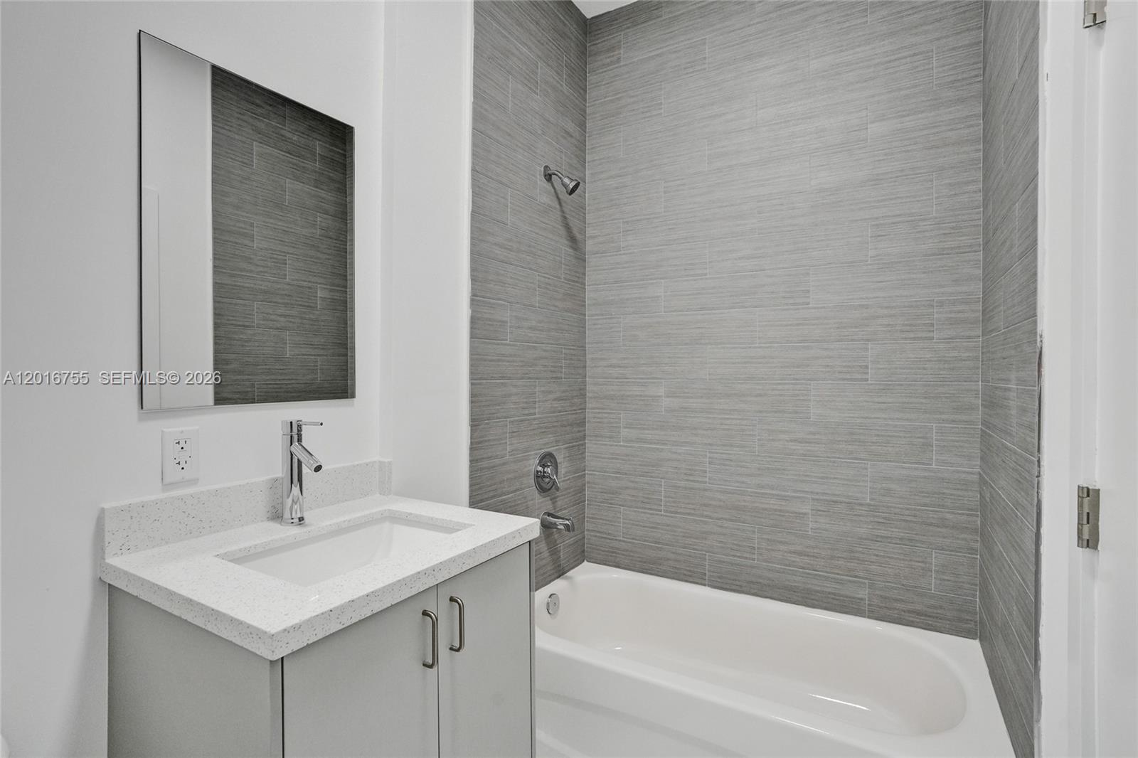 LAWRENCE ESTATES LAND COS - Residential Lease
