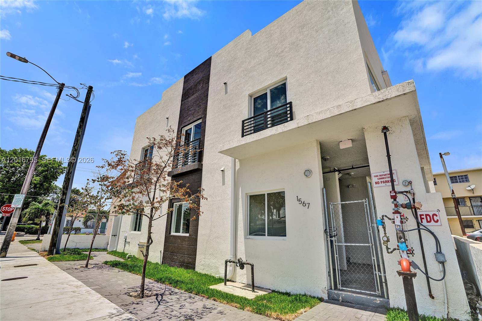 LAWRENCE ESTATES LAND COS - Residential Lease