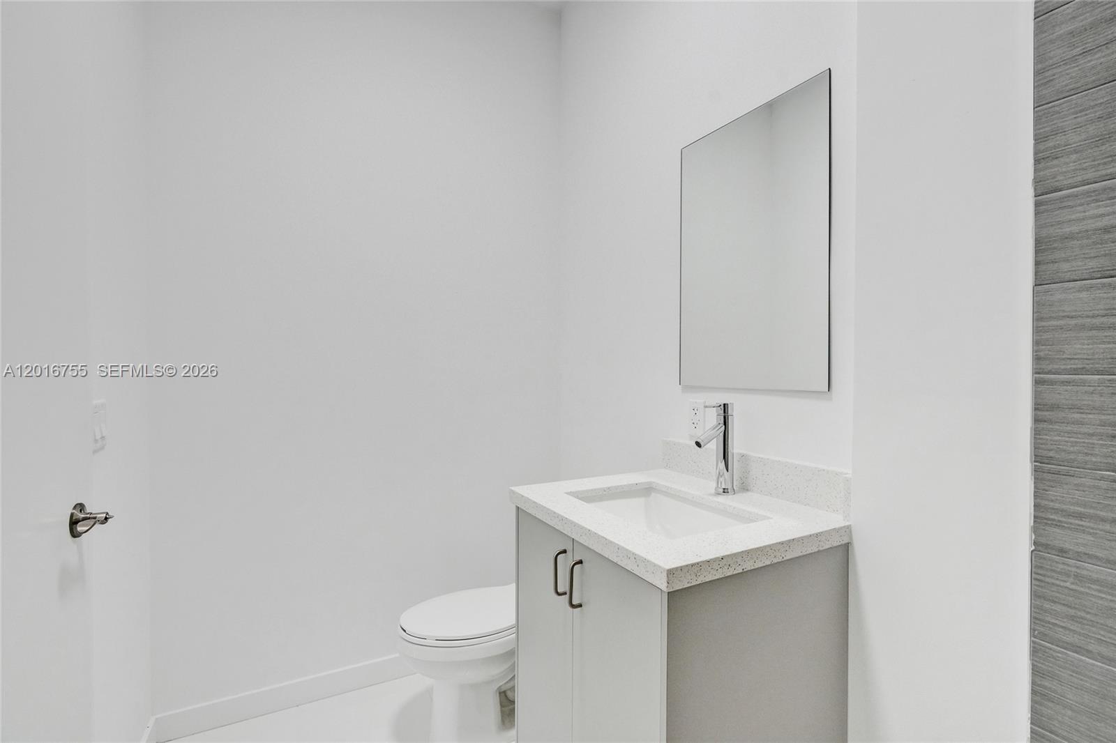 LAWRENCE ESTATES LAND COS - Residential Lease