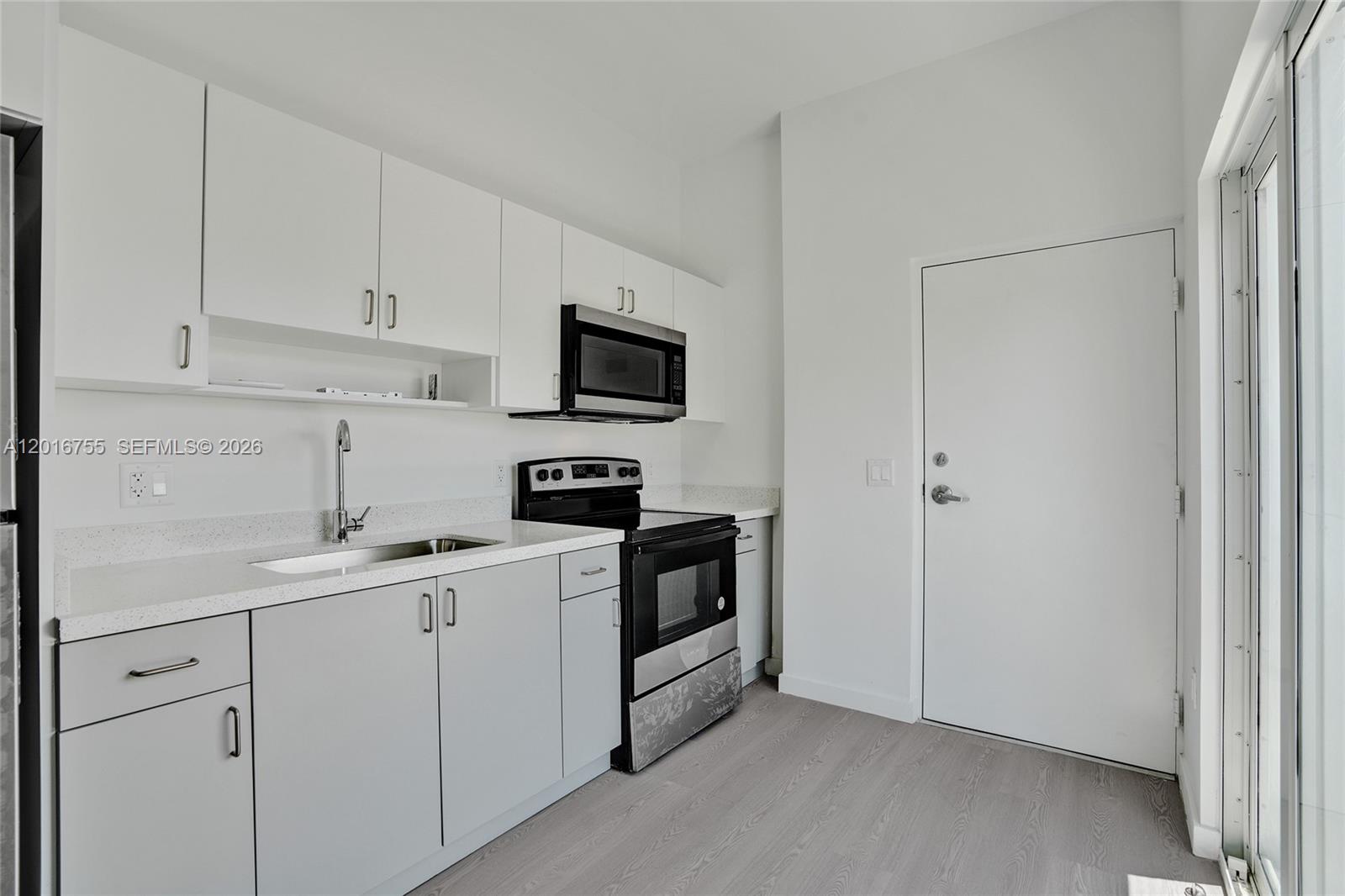 LAWRENCE ESTATES LAND COS - Residential Lease