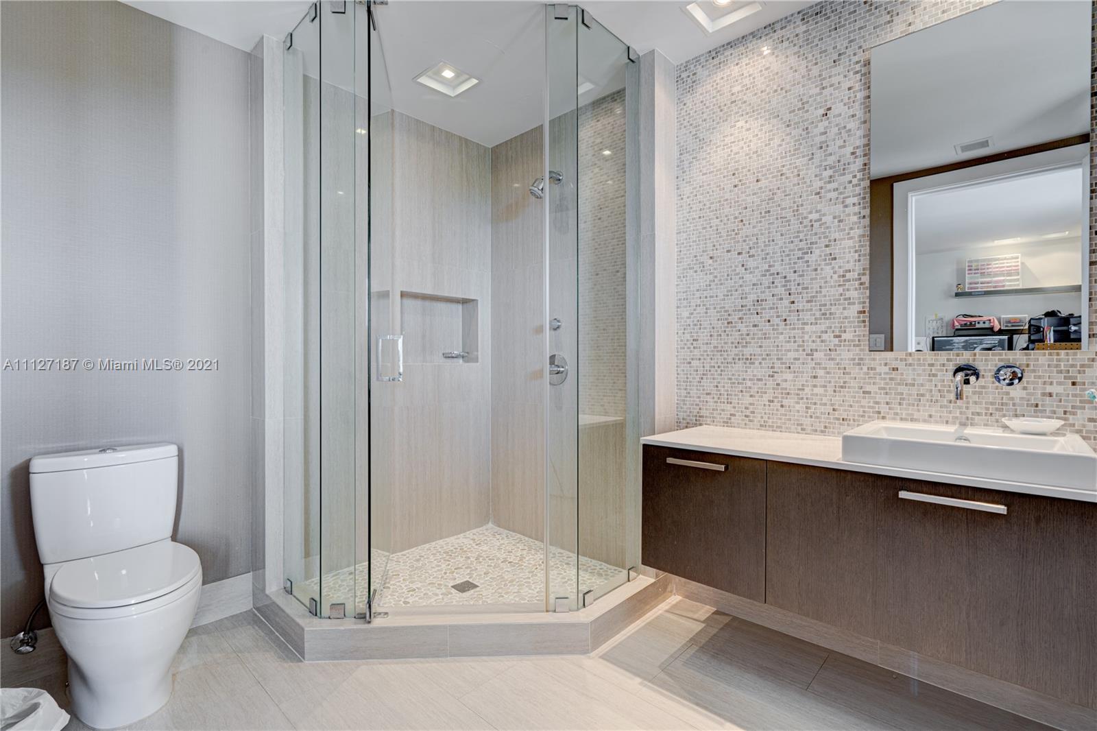 RESIDENCES AT VIZCAYA CON - Residential