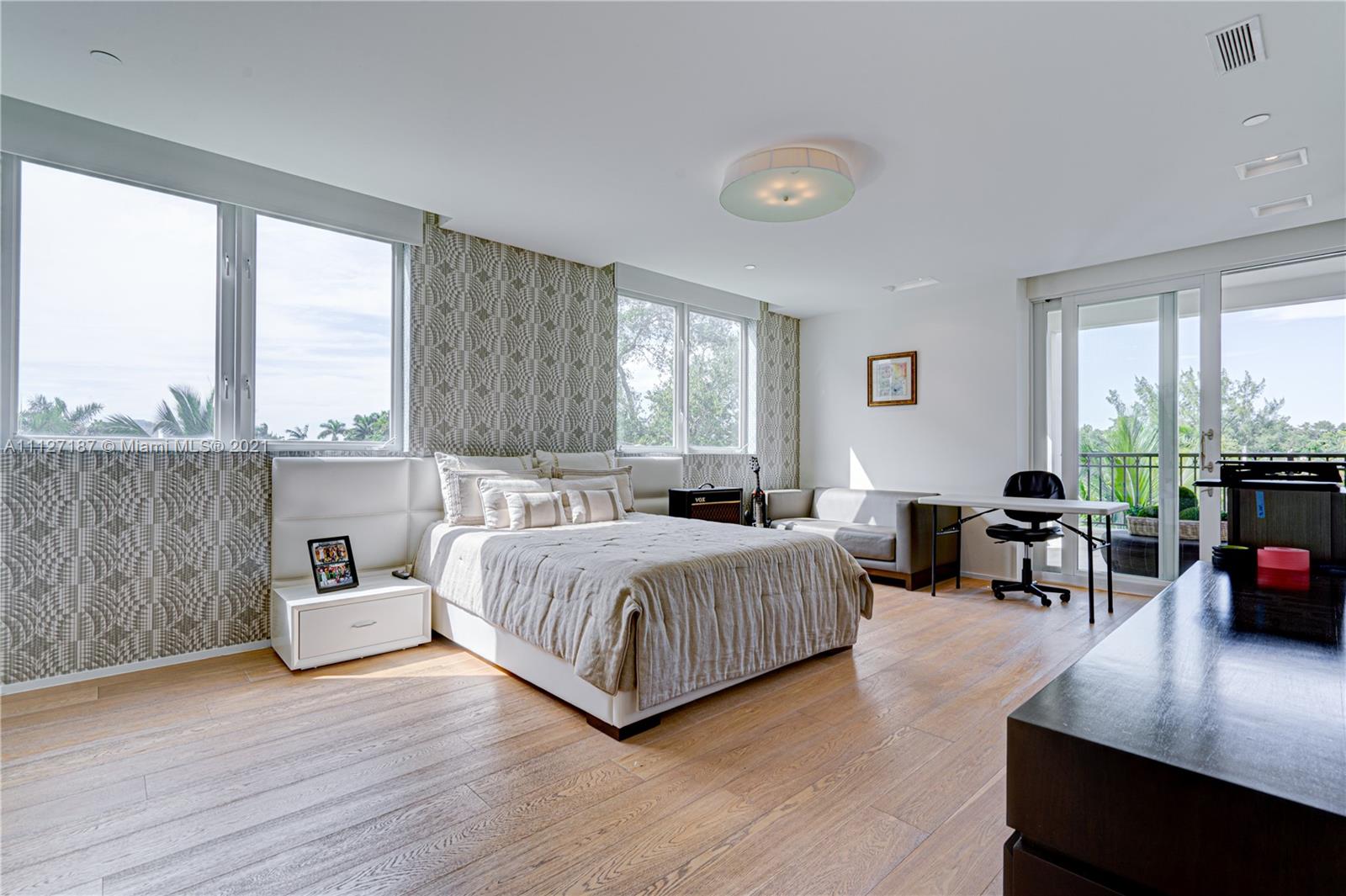 RESIDENCES AT VIZCAYA CON - Residential