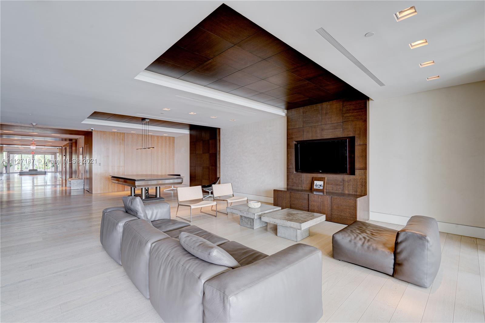 RESIDENCES AT VIZCAYA CON - Residential