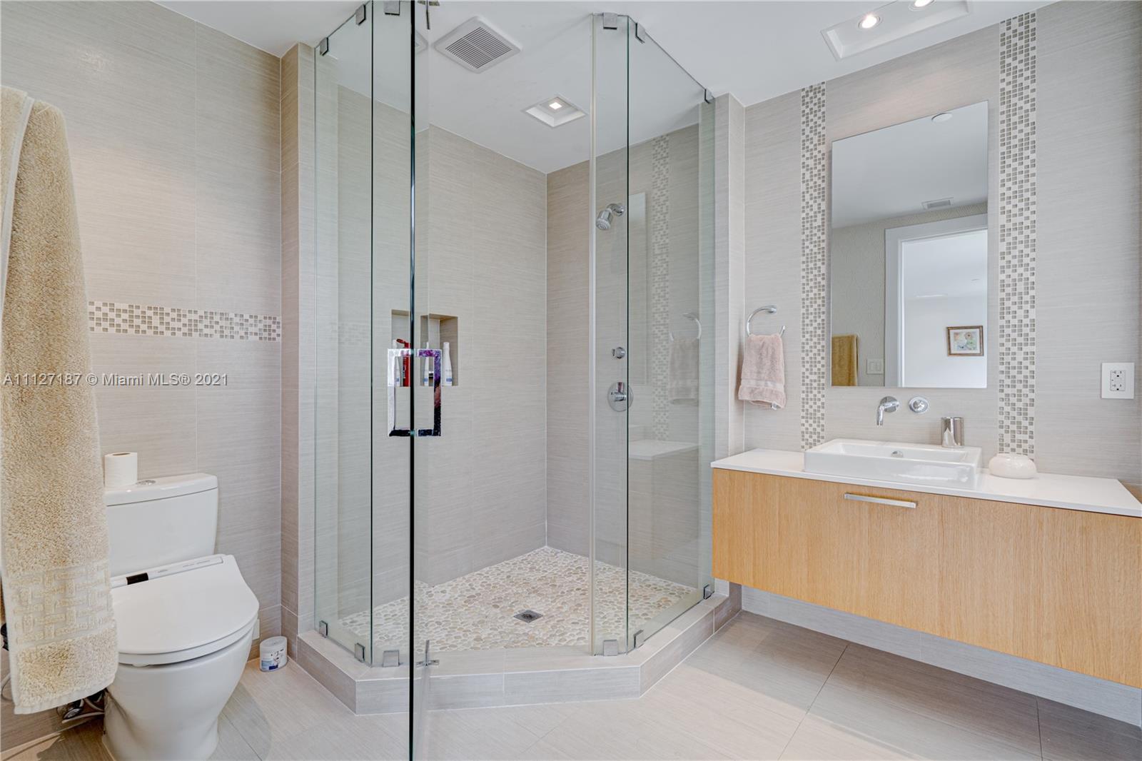 RESIDENCES AT VIZCAYA CON - Residential