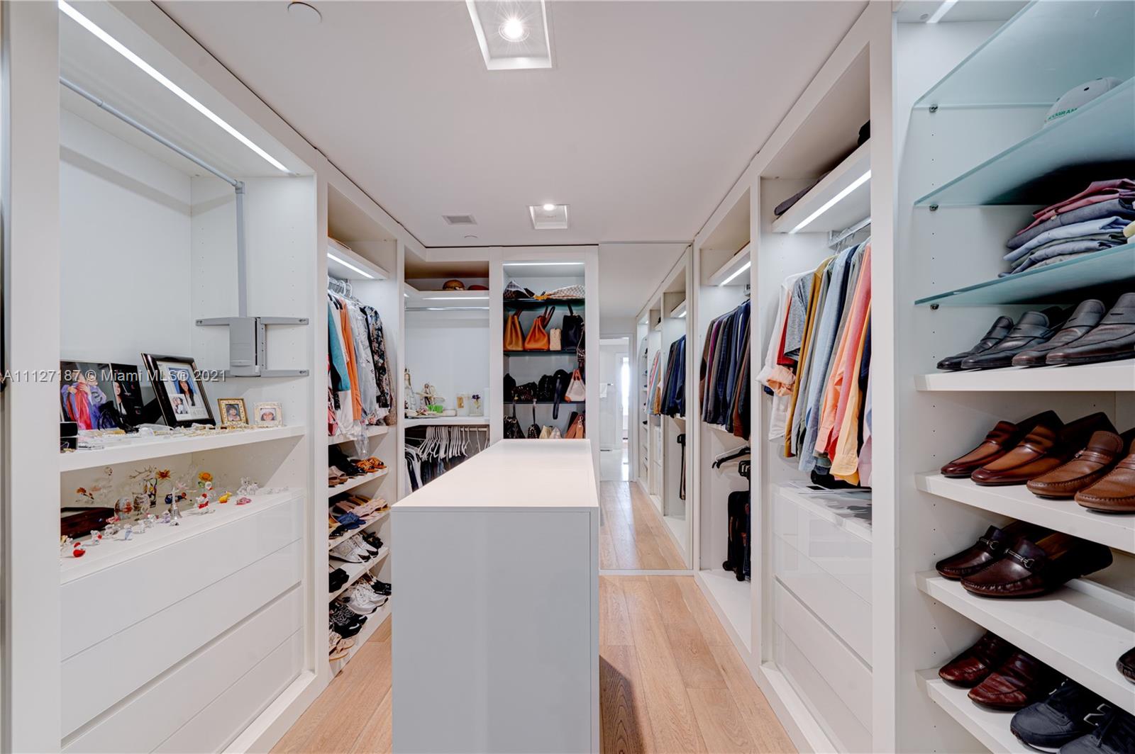 RESIDENCES AT VIZCAYA CON - Residential