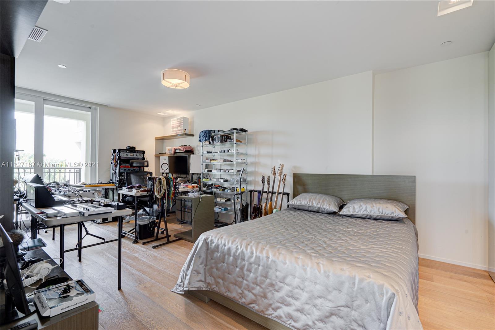 RESIDENCES AT VIZCAYA CON - Residential