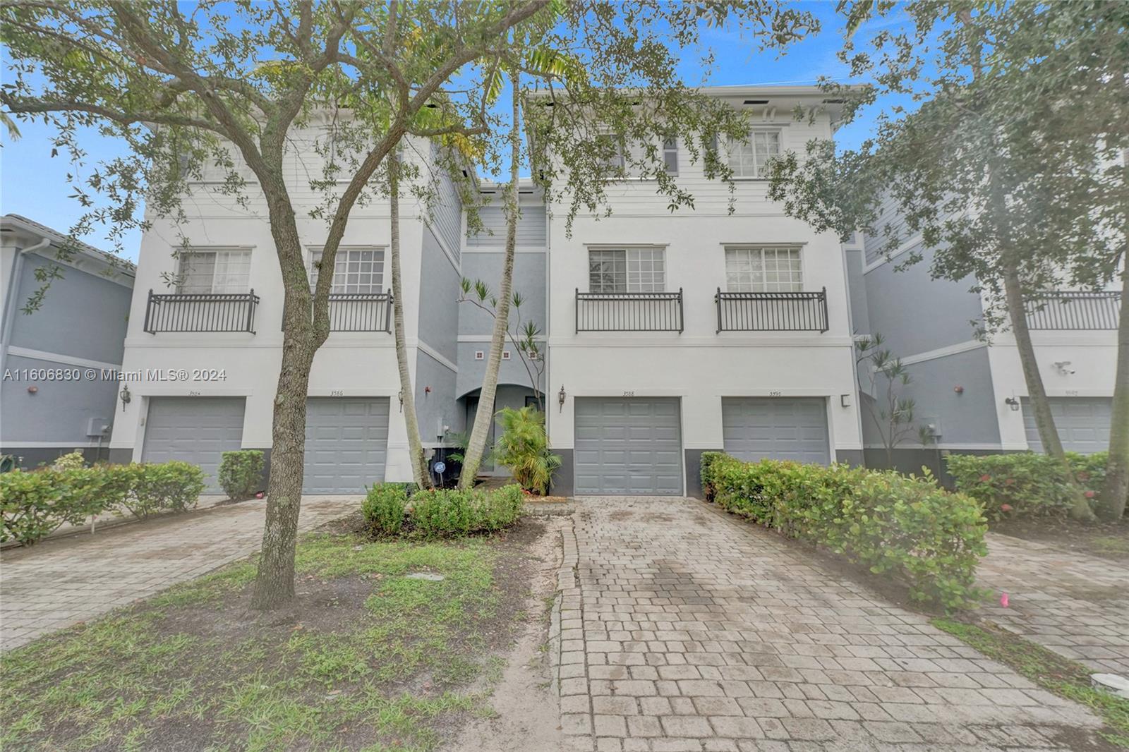 BACK ON THE MARKET. BUYER'S FINANCING FELL THROUGH 2 DAYS BEFORE CLOSING.....Beautiful tri-level townhome on the lake. The master bedroom occupies the entire second floor making it feel like a private retreat! The third floor includes 2 bedrooms, 1 full bathroom, and a washer and dryer. Motivated Seller.