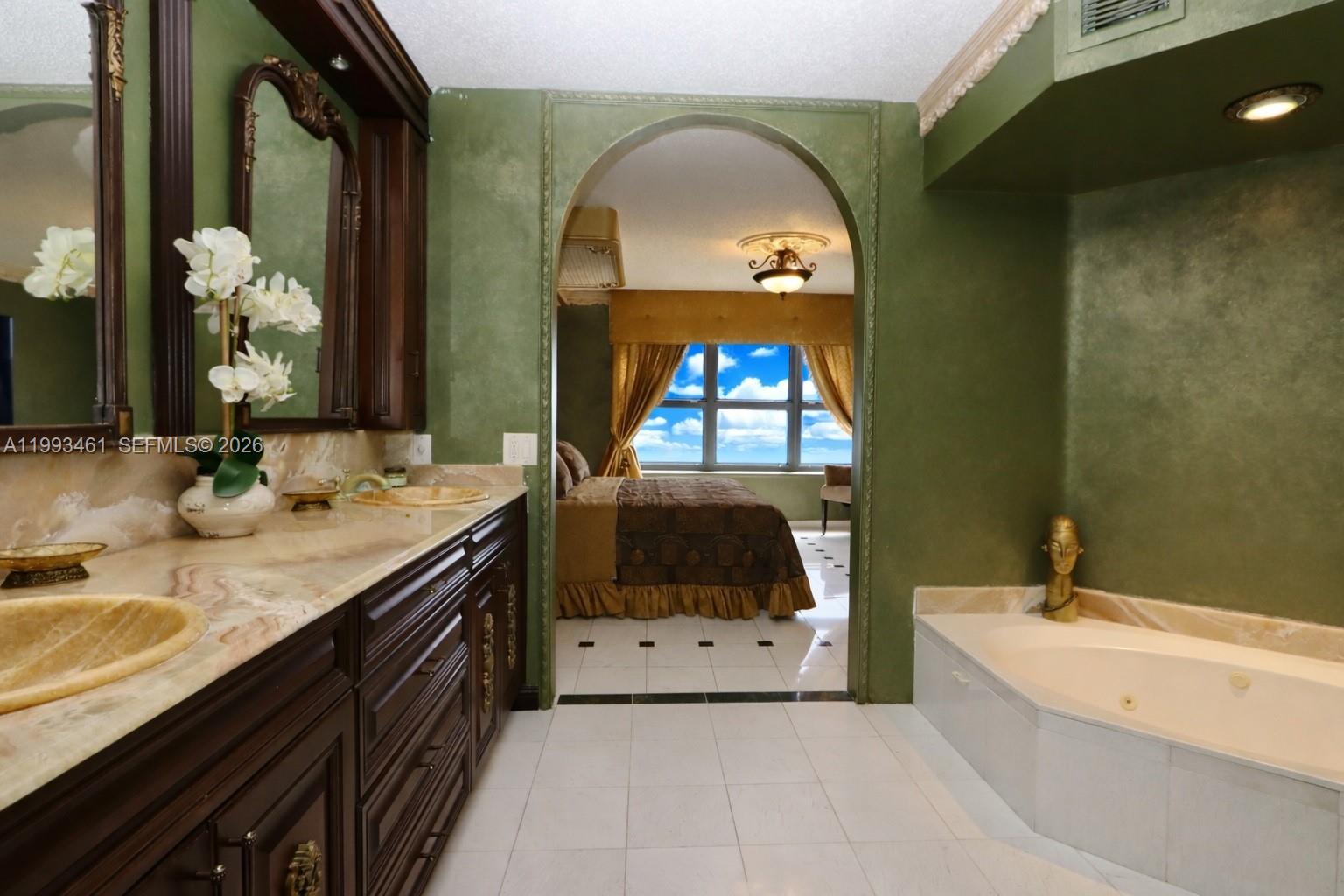 MYSTIC POINTE TOWER 500 C - Residential