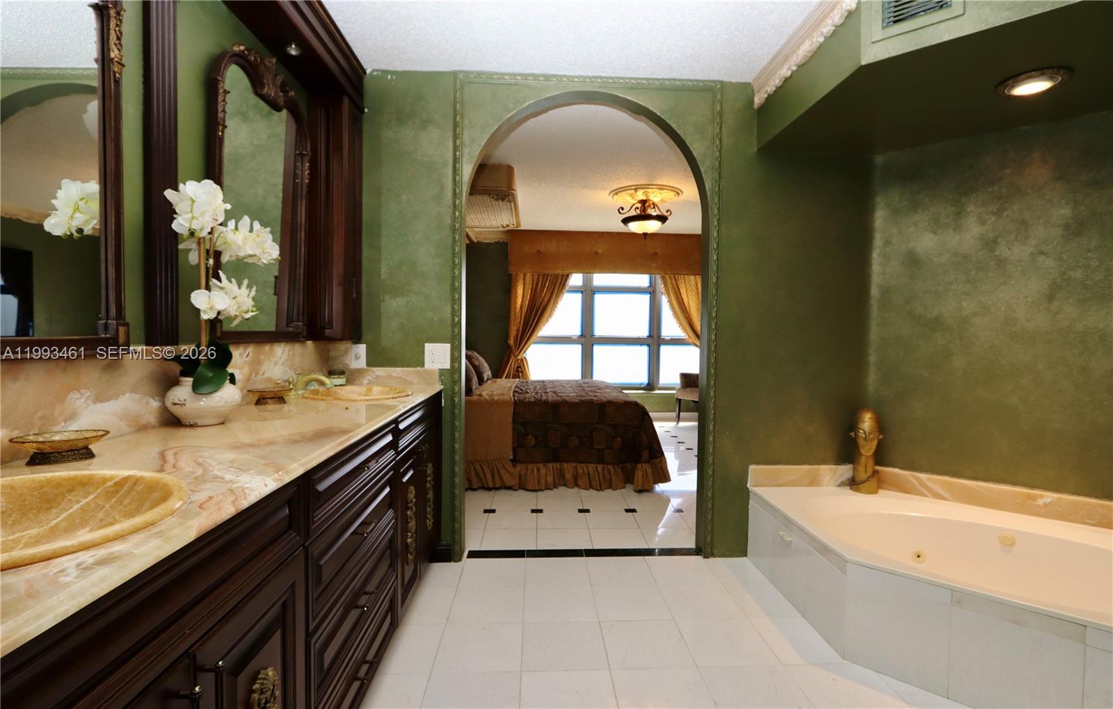 MYSTIC POINTE TOWER 500 C - Residential