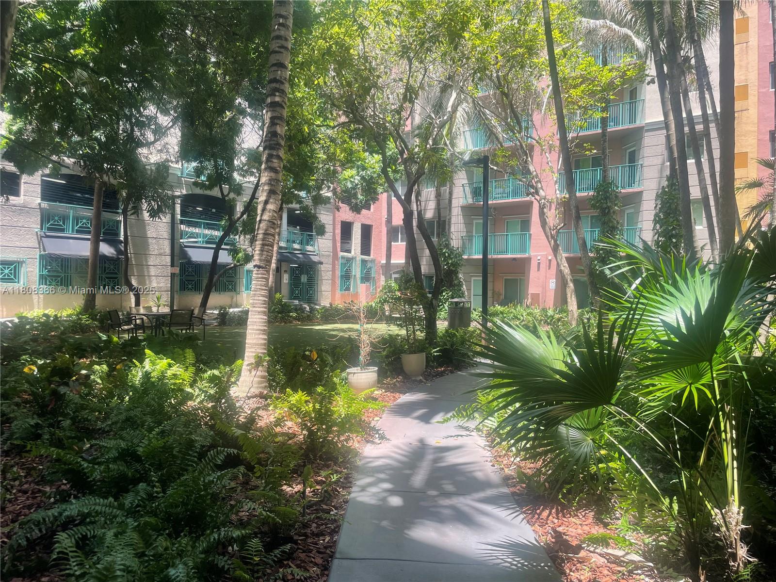 VALENCIA CONDO - Residential