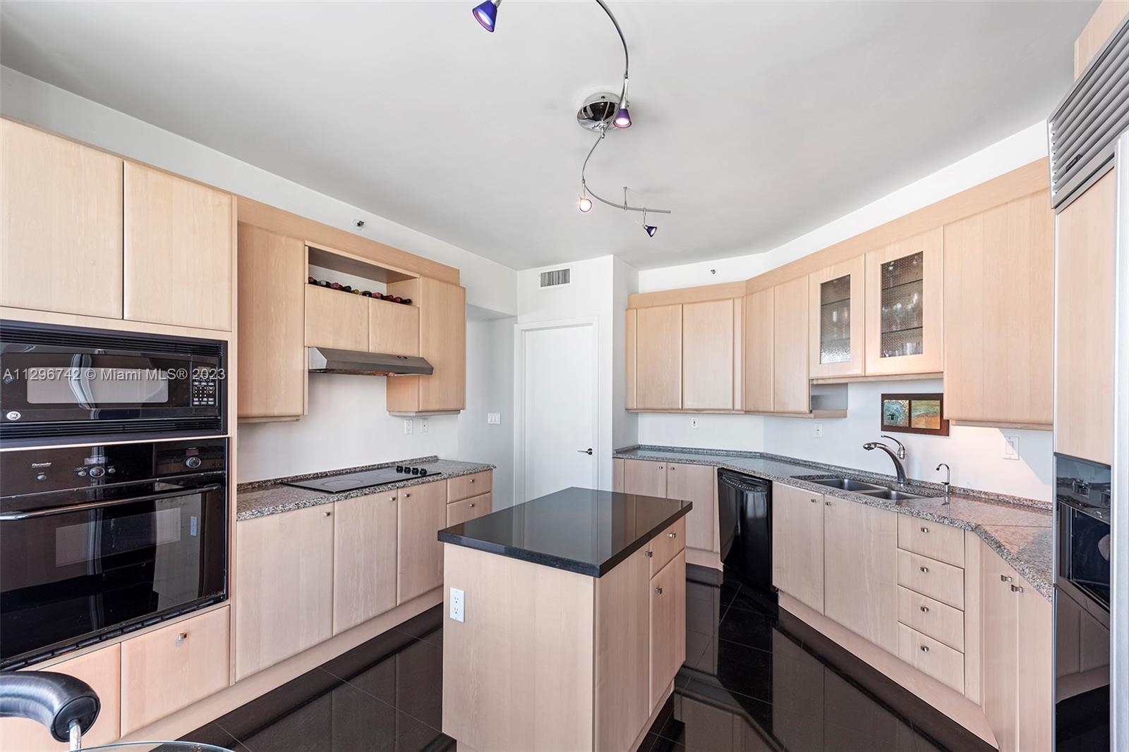 PORTOFINO TOWER CONDO - Residential