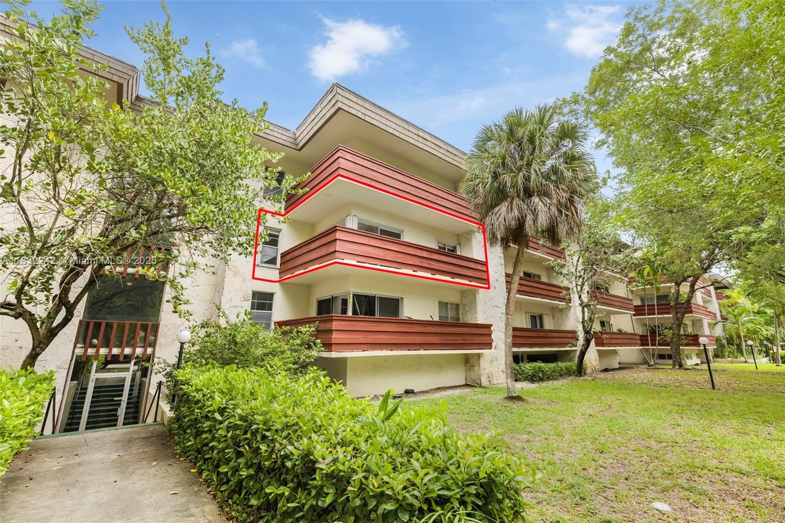 1205 Mariposa Ave 308