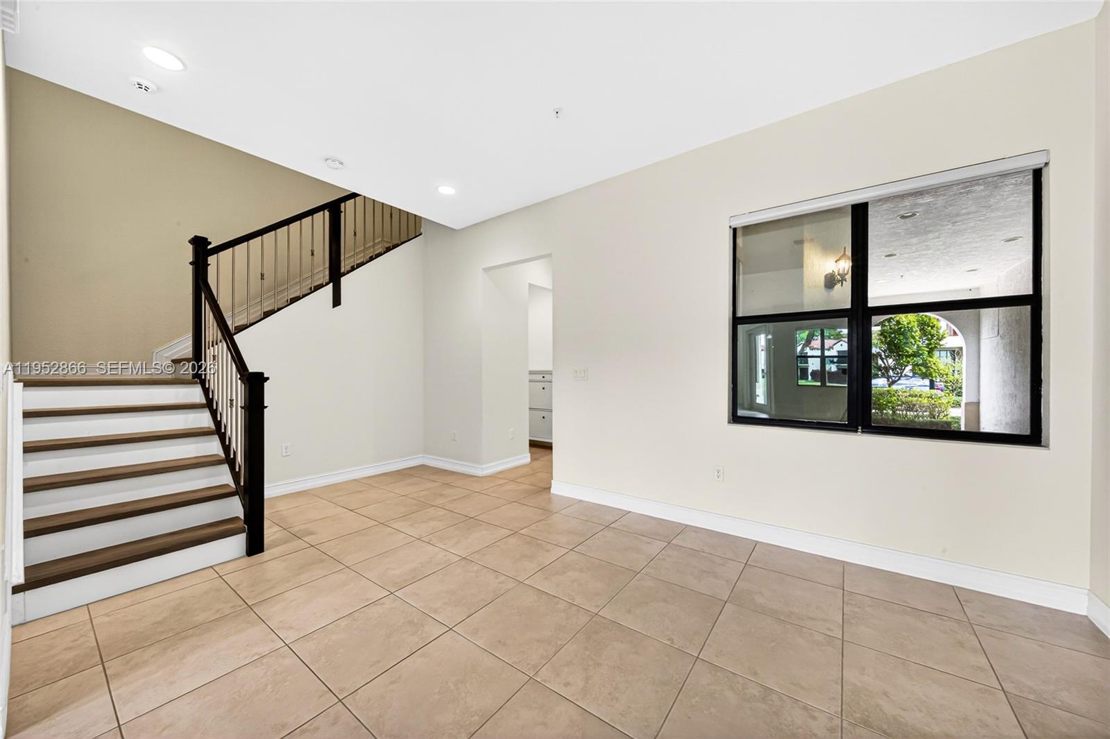 PEMBROKE LAKES SOUTH - Residential