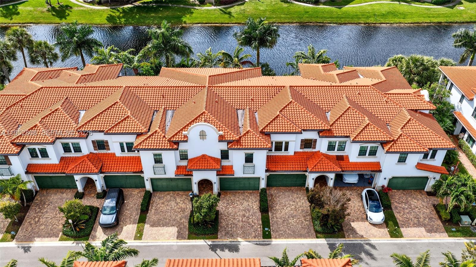 PEMBROKE LAKES SOUTH - Residential