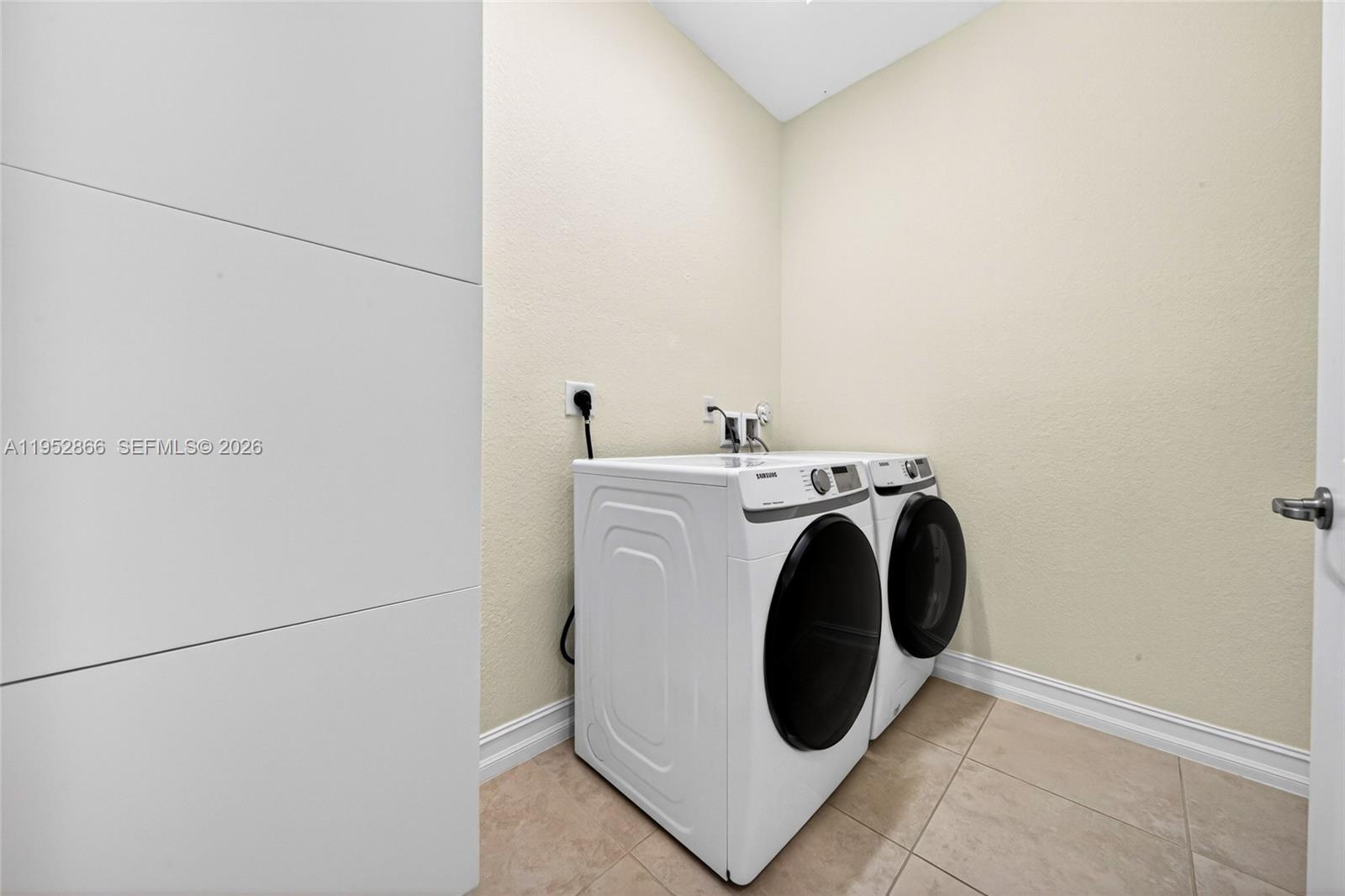 PEMBROKE LAKES SOUTH - Residential