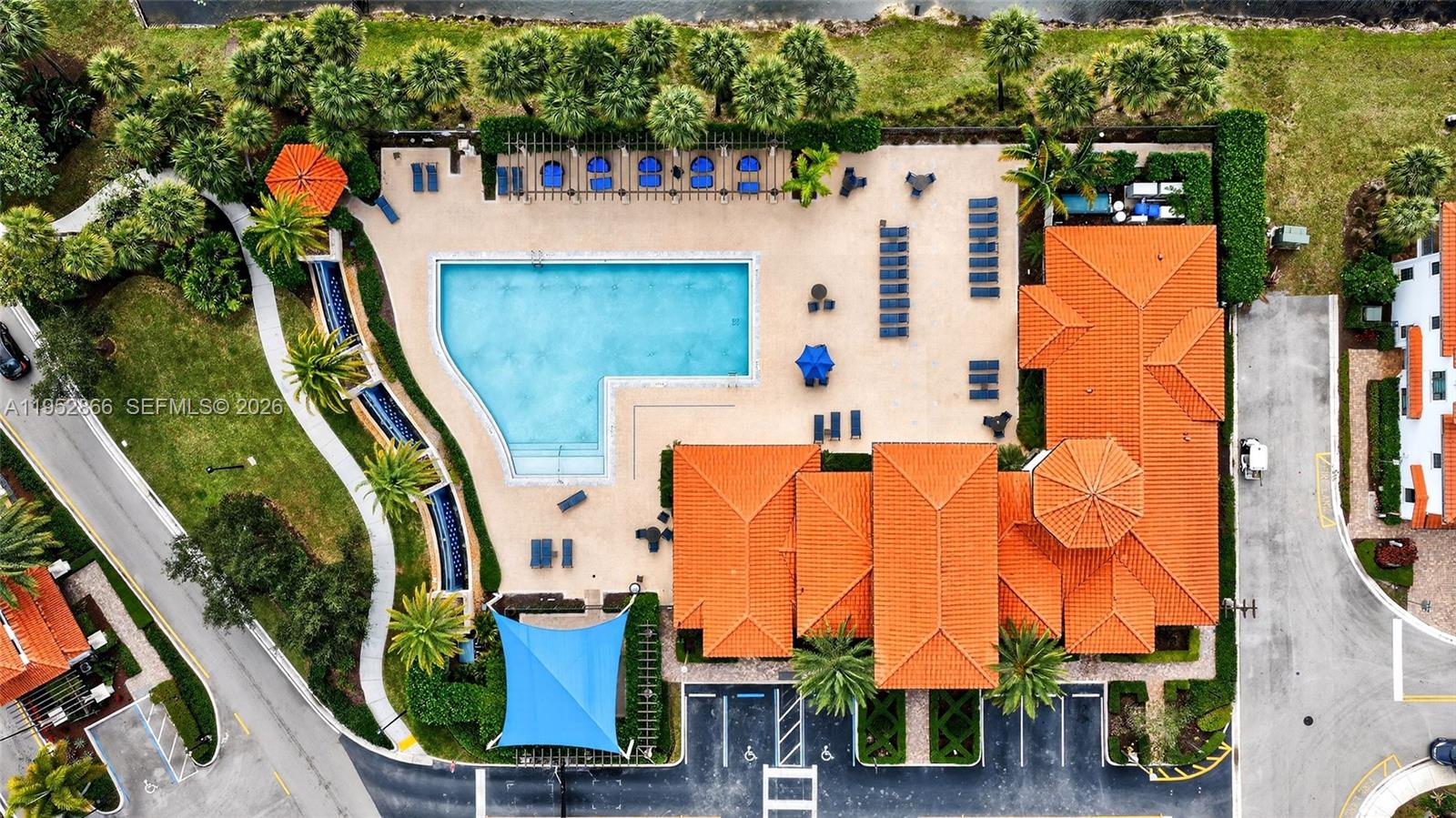 PEMBROKE LAKES SOUTH - Residential