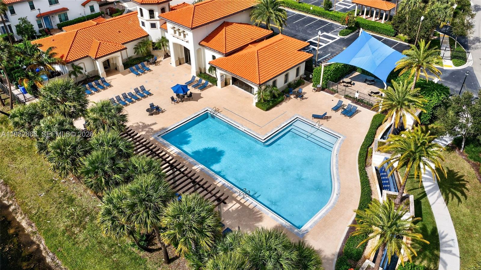 PEMBROKE LAKES SOUTH - Residential